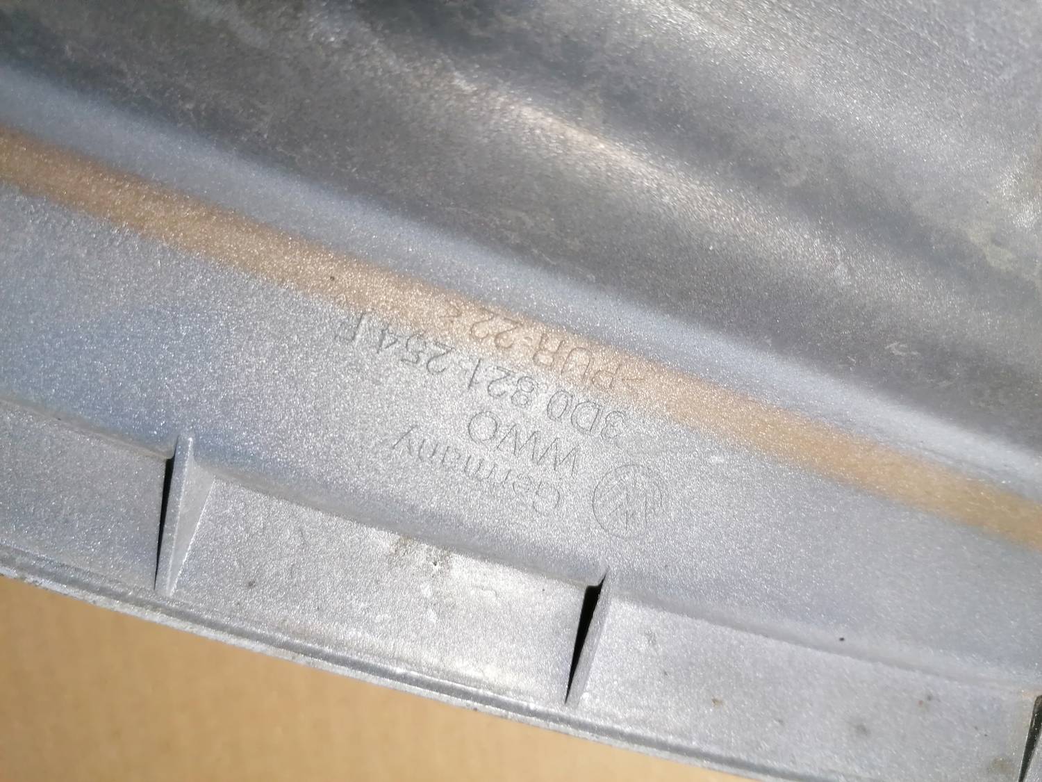 Priekšējais labais spārns priekš VW PHAETON 2003 5 Priekšējais labais spārns priekš VW PHAETON 2003