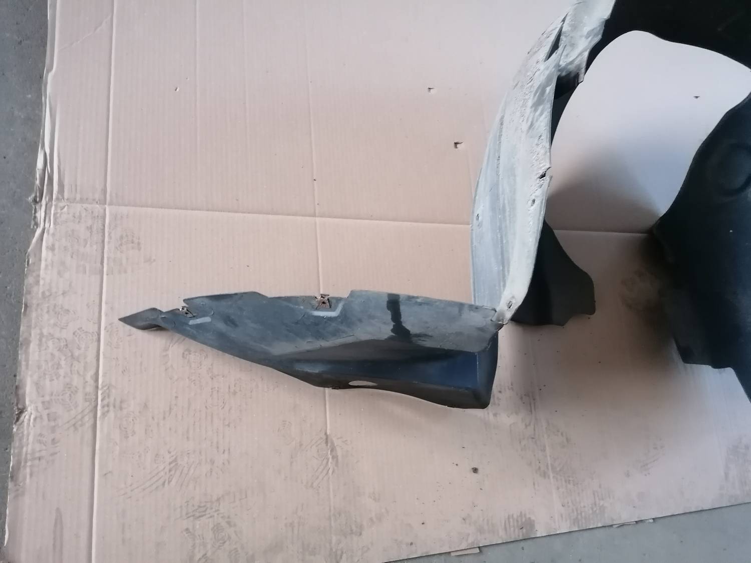 Priekšējais kreisais paspārns priekš VW PHAETON 2003 2 Priekšējais kreisais paspārns priekš VW PHAETON 2003