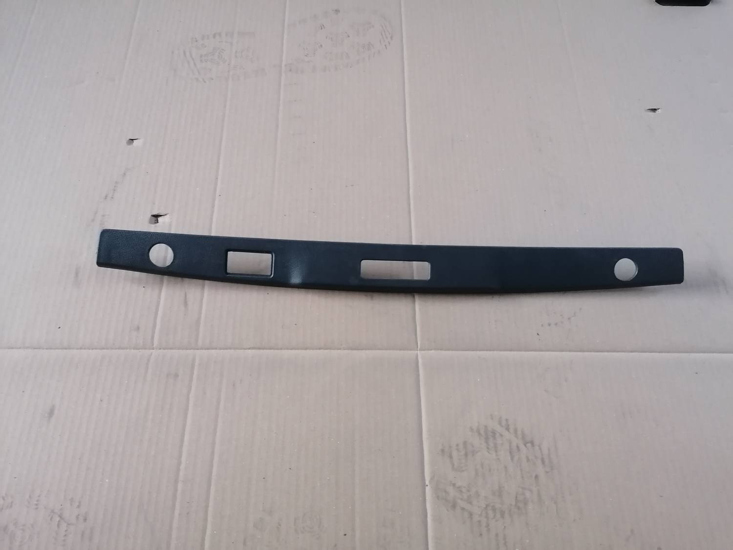 Bagāžnieka vāka apdare priekš VW PHAETON 2003 1 Bagāžnieka vāka apdare priekš VW PHAETON 2003