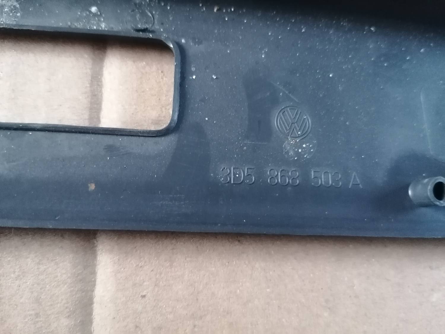 Bagāžnieka vāka apdare priekš VW PHAETON 2003 3 Bagāžnieka vāka apdare priekš VW PHAETON 2003