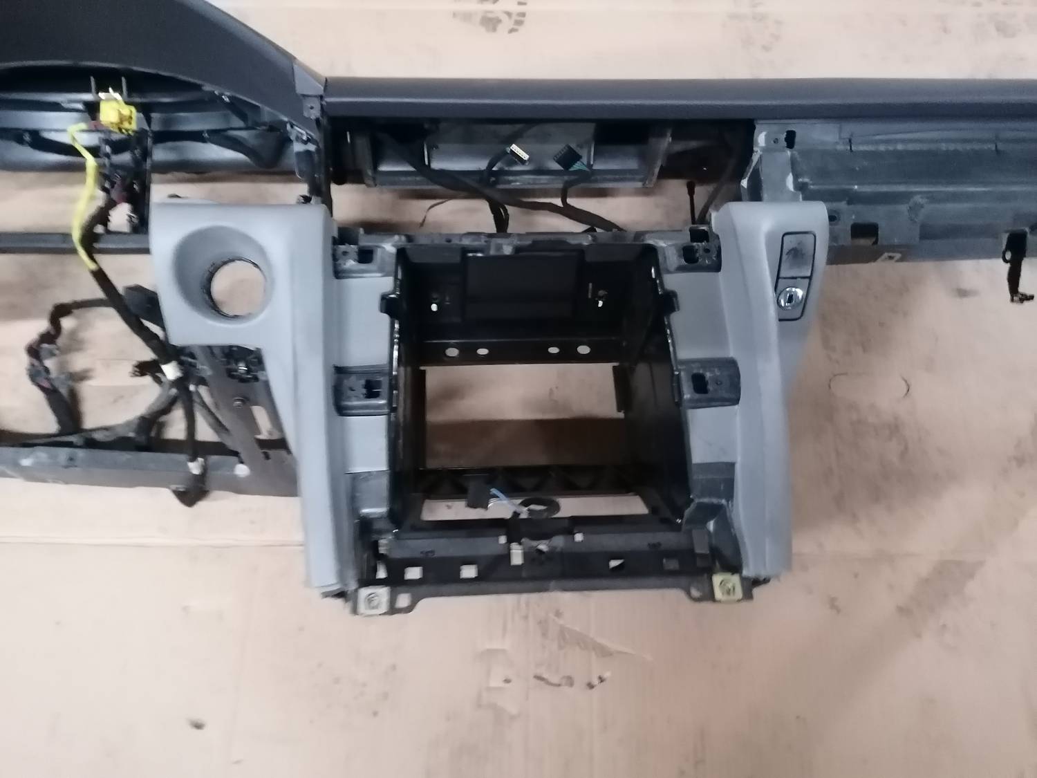 Mērinstrumentu panelis priekš VW PHAETON 2003 5 Mērinstrumentu panelis priekš VW PHAETON 2003