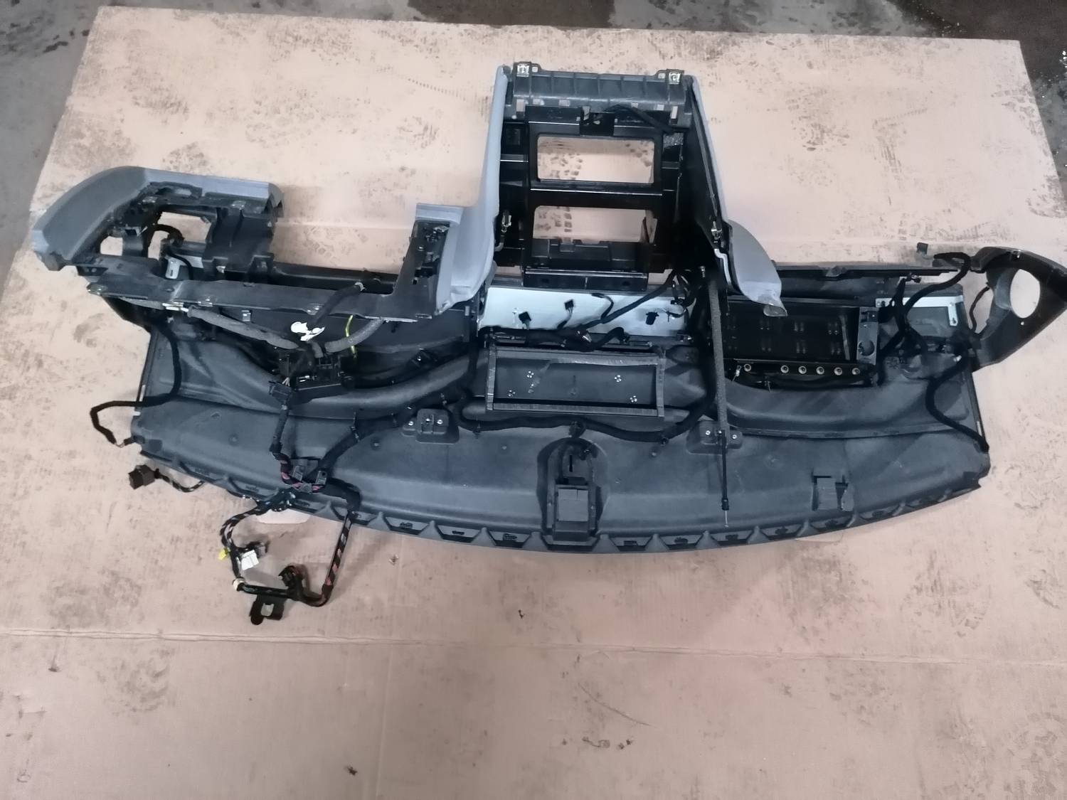 Mērinstrumentu panelis priekš VW PHAETON 2003 7 Mērinstrumentu panelis priekš VW PHAETON 2003