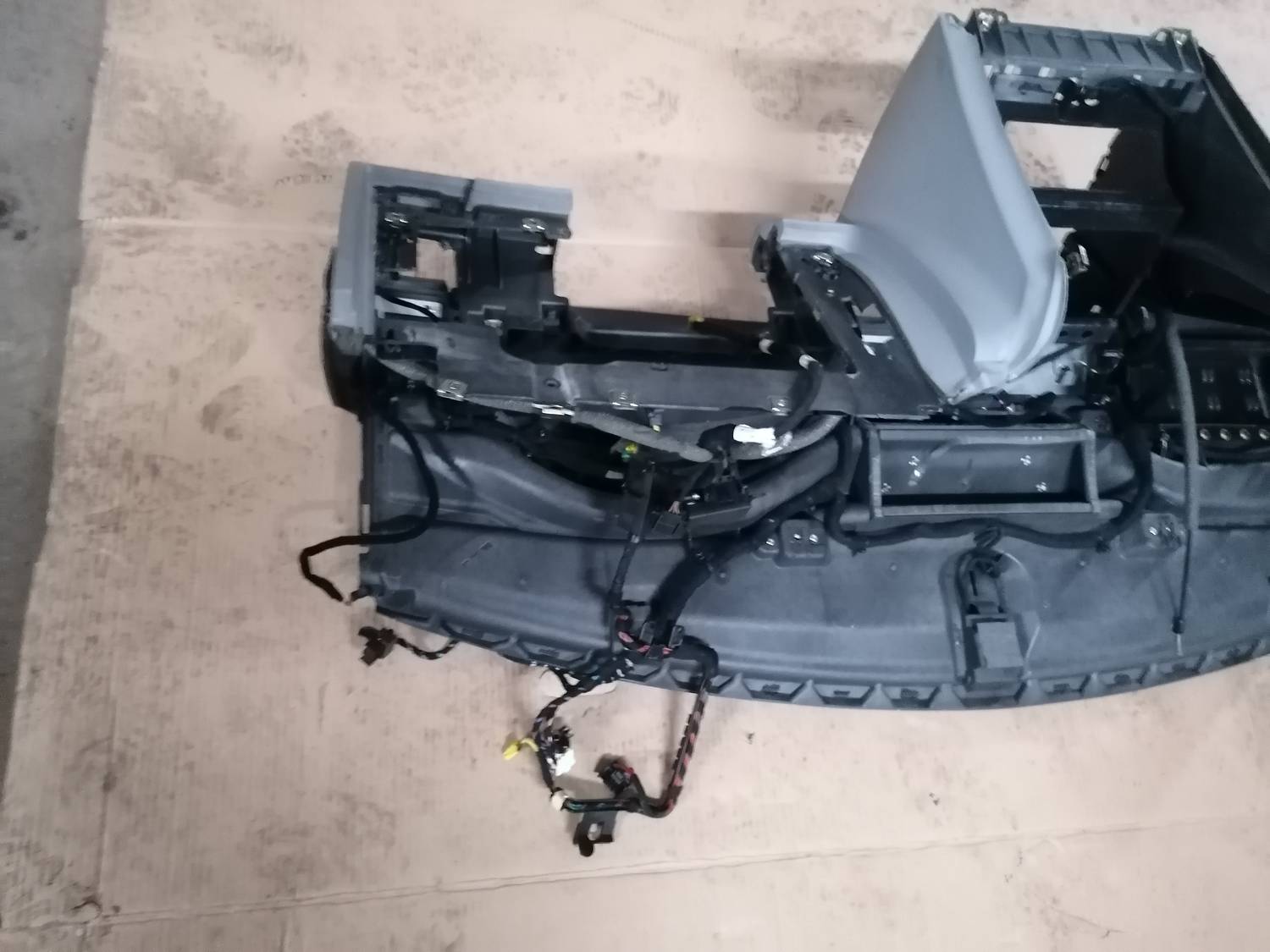 Mērinstrumentu panelis priekš VW PHAETON 2003 8 Mērinstrumentu panelis priekš VW PHAETON 2003