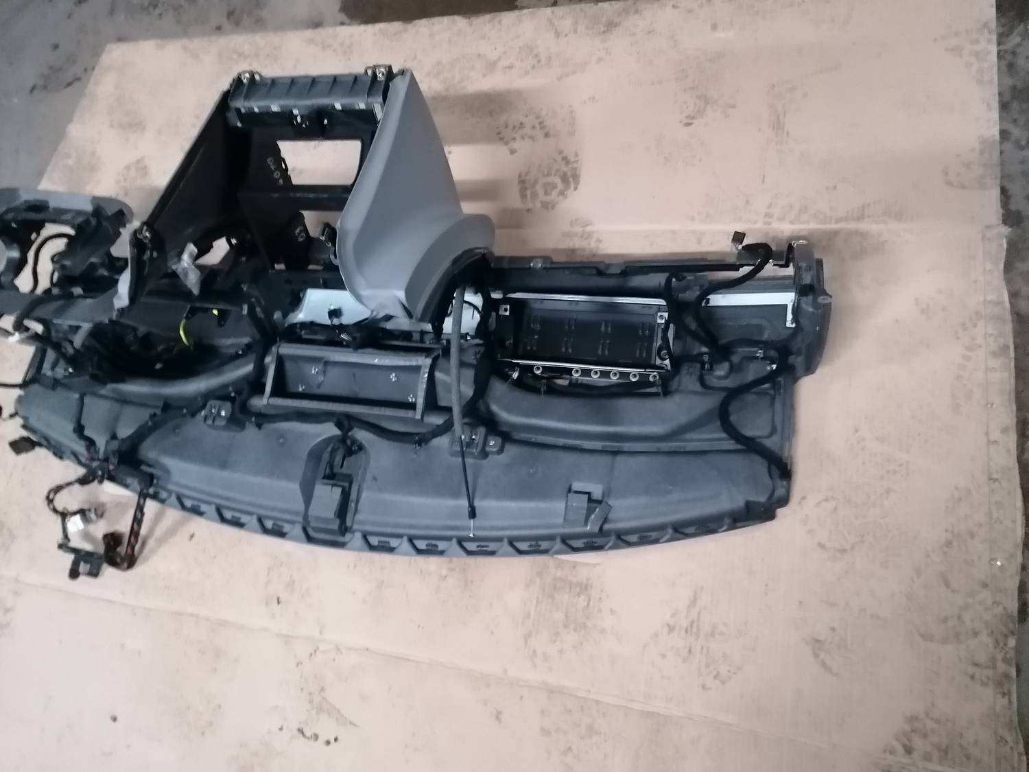 Mērinstrumentu panelis priekš VW PHAETON 2003 9 Mērinstrumentu panelis priekš VW PHAETON 2003