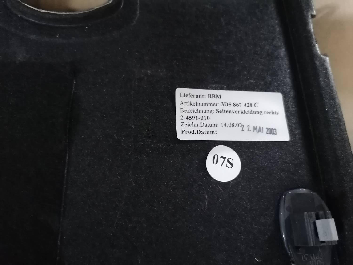 Bagāžnieka nodalījuma sānu apdare priekš VW PHAETON 2003 3 Bagāžnieka nodalījuma sānu apdare priekš VW PHAETON 2003