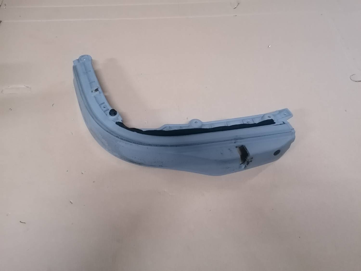 Priekšējo labo durvju apdare priekš VW PHAETON 2003 1 Priekšējo labo durvju apdare priekš VW PHAETON 2003