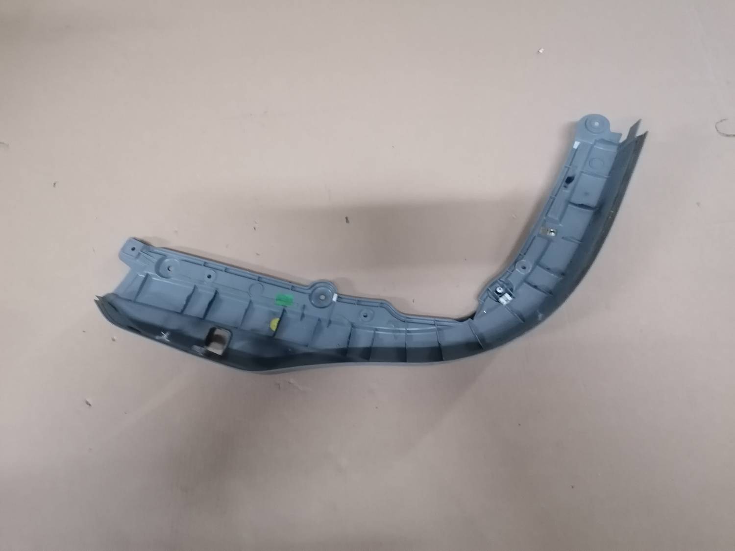 Priekšējo labo durvju apdare priekš VW PHAETON 2003 3 Priekšējo labo durvju apdare priekš VW PHAETON 2003