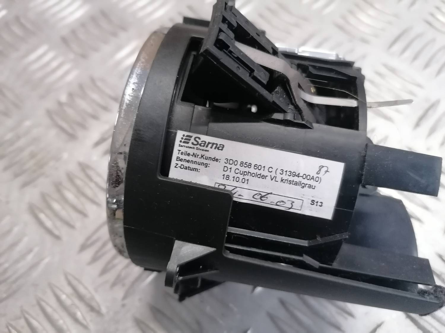 Krūzes turētājs priekš VW PHAETON 2003 4 Krūzes turētājs priekš VW PHAETON 2003