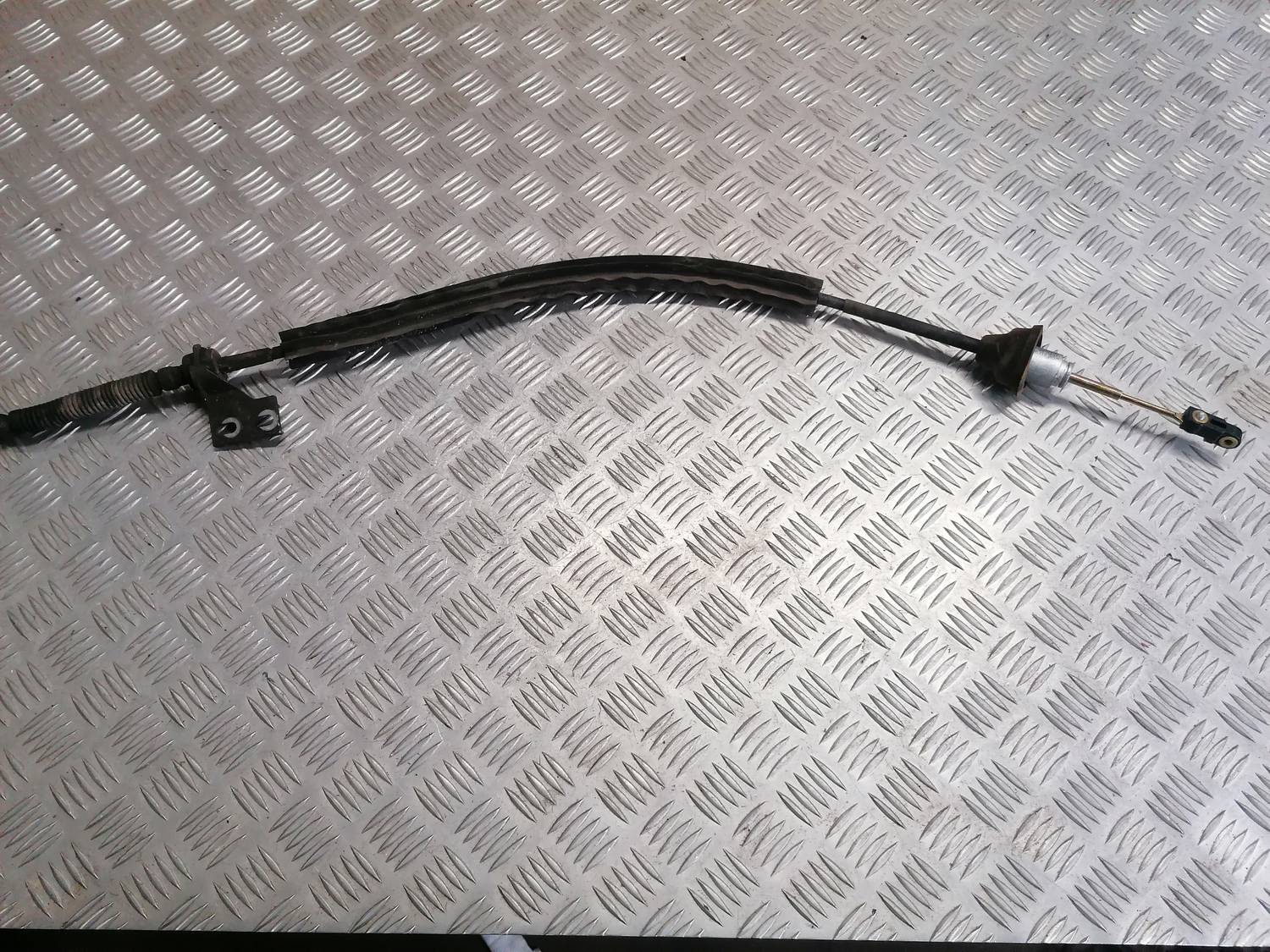 Pārnesumu pārslēgšanas mehānisma troses priekš VW PHAETON 2003 1 Pārnesumu pārslēgšanas mehānisma troses priekš VW PHAETON 2003