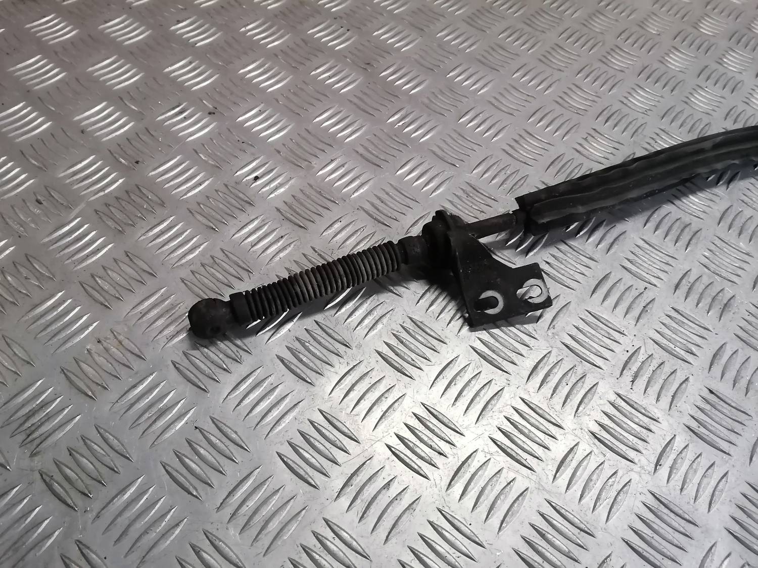 Pārnesumu pārslēgšanas mehānisma troses priekš VW PHAETON 2003 2 Pārnesumu pārslēgšanas mehānisma troses priekš VW PHAETON 2003