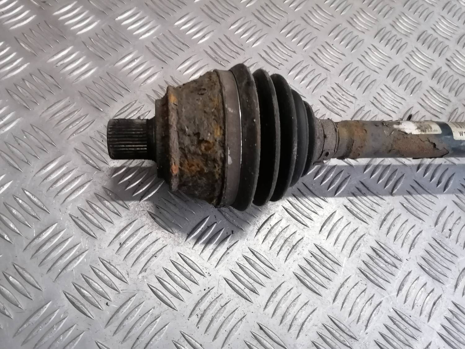 Pusass priekšējā kreisā priekš VW PHAETON 2003 2 Pusass priekšējā kreisā priekš VW PHAETON 2003