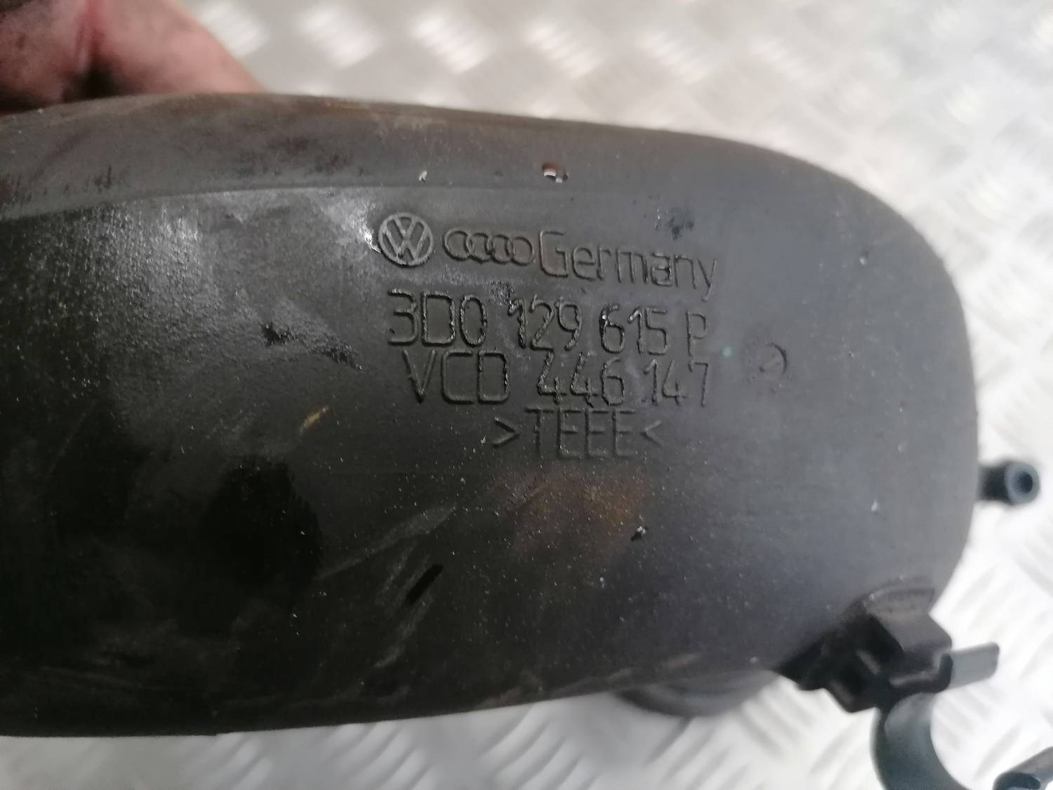 Gaisa filtra korpusa caurule priekš VW PHAETON 2003 4 Gaisa filtra korpusa caurule priekš VW PHAETON 2003