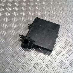 Drošinātāju kārbas korpusa vāks priekš VW PHAETON 2003