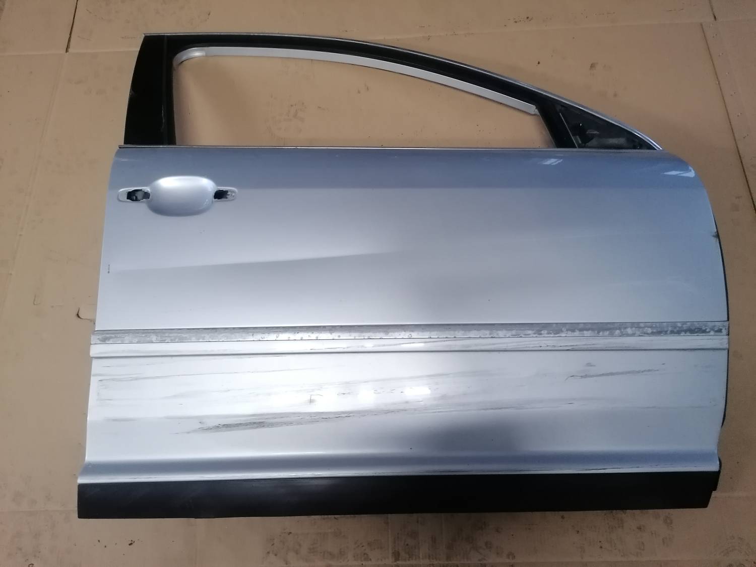 Priekšējās labās durvis priekš VW PHAETON 2003 1 Priekšējās labās durvis priekš VW PHAETON 2003