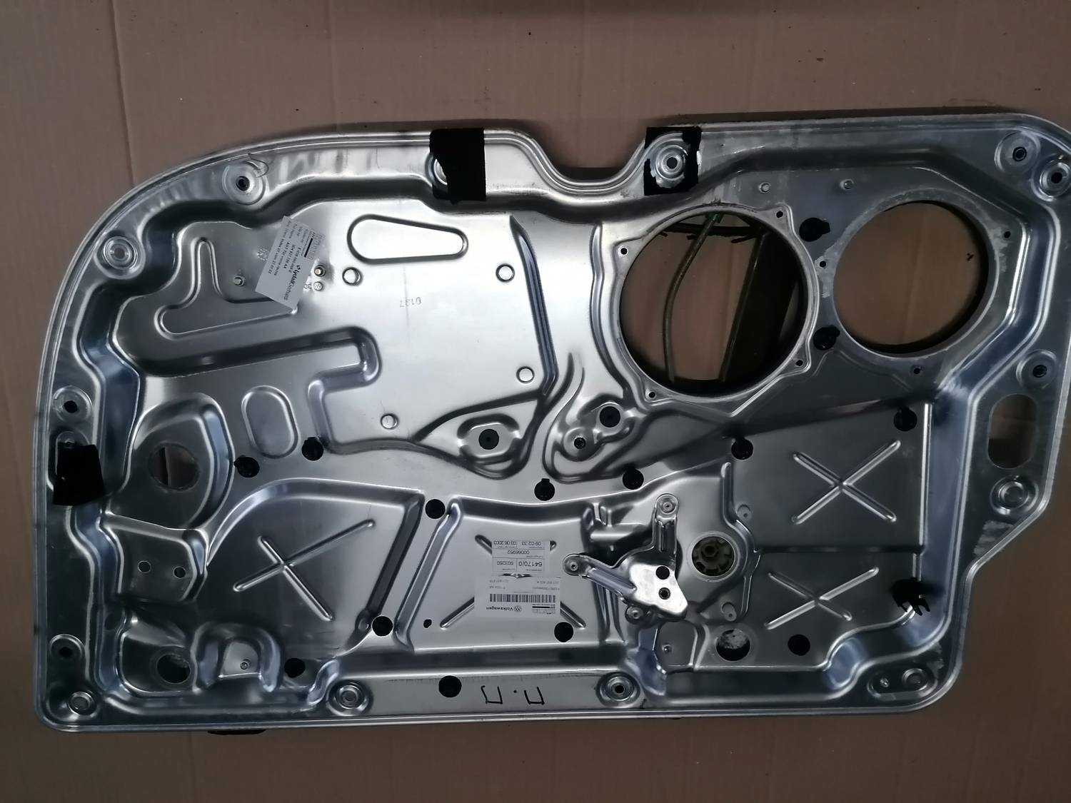 Stikla pacelšanas mehānisma panele priekš VW PHAETON 2003 2 Stikla pacelšanas mehānisma panele priekš VW PHAETON 2003