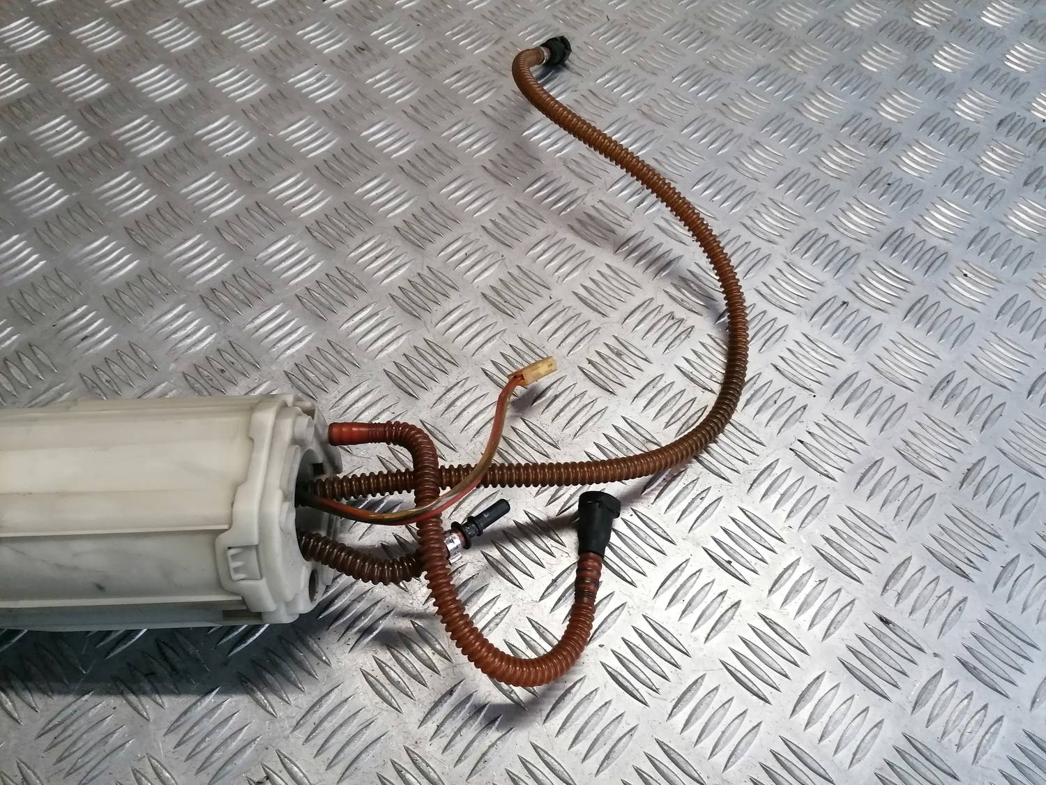 Papildus degvielas sūknis priekš VW PHAETON 2003 4 Papildus degvielas sūknis priekš VW PHAETON 2003