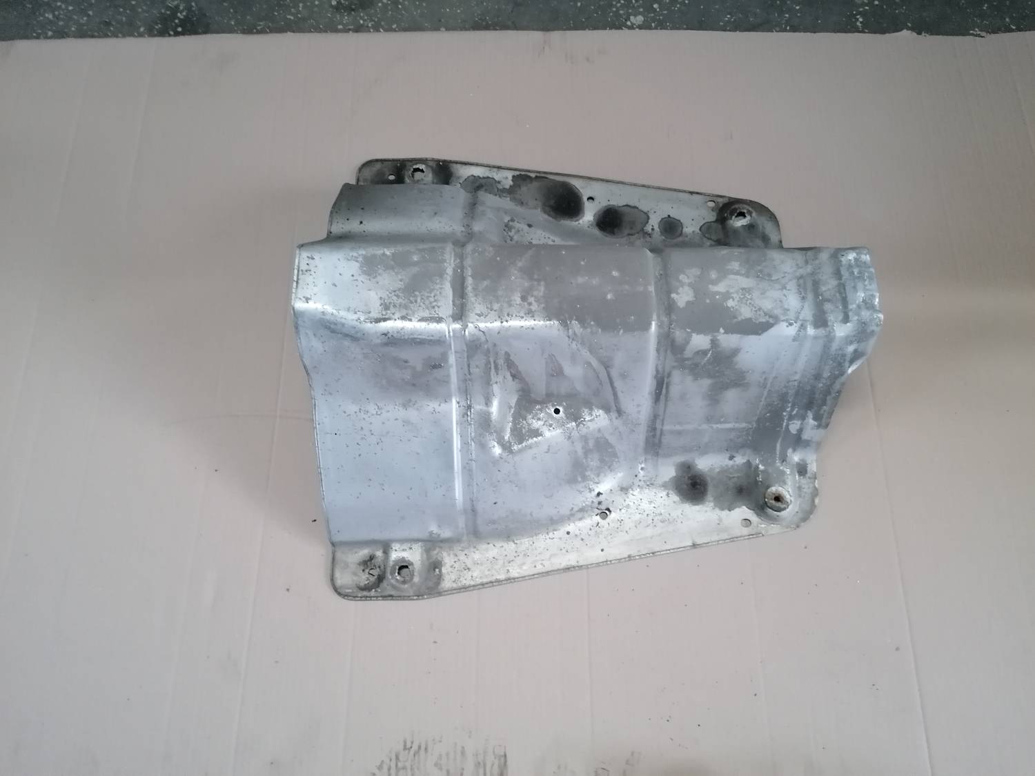 Izpūtēja sistēmas karstuma aizsargs priekš VW PHAETON 2003 1 Izpūtēja sistēmas karstuma aizsargs priekš VW PHAETON 2003