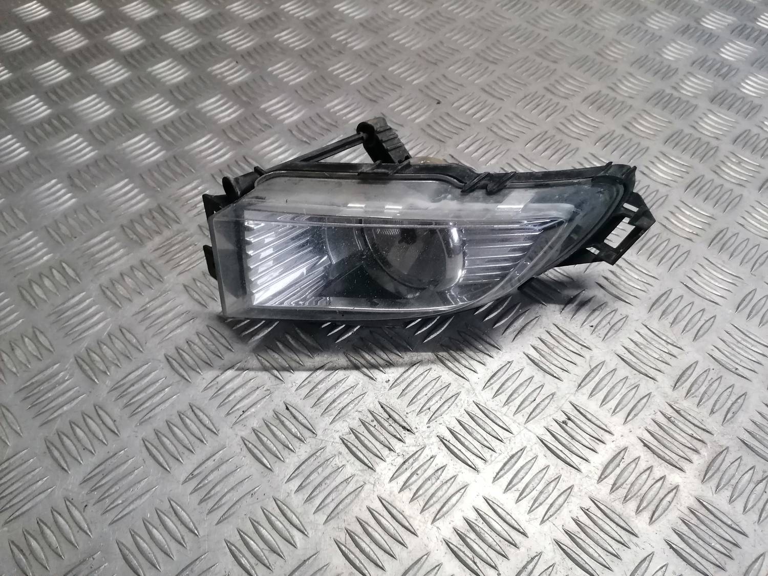 Miglas lukturis priekšā labajā pusē priekš OPEL INSIGNIA SPORTS TOURER 2013 1 Miglas lukturis priekšā labajā pusē priekš OPEL INSIGNIA SPORTS TOURER 2013