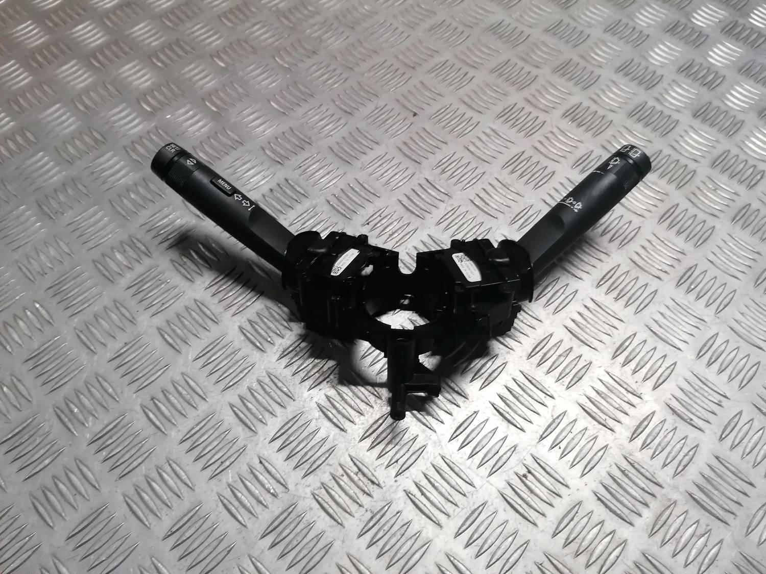 Stūres statnes slēdzis priekš OPEL INSIGNIA SPORTS TOURER 2013 1 Stūres statnes slēdzis priekš OPEL INSIGNIA SPORTS TOURER 2013