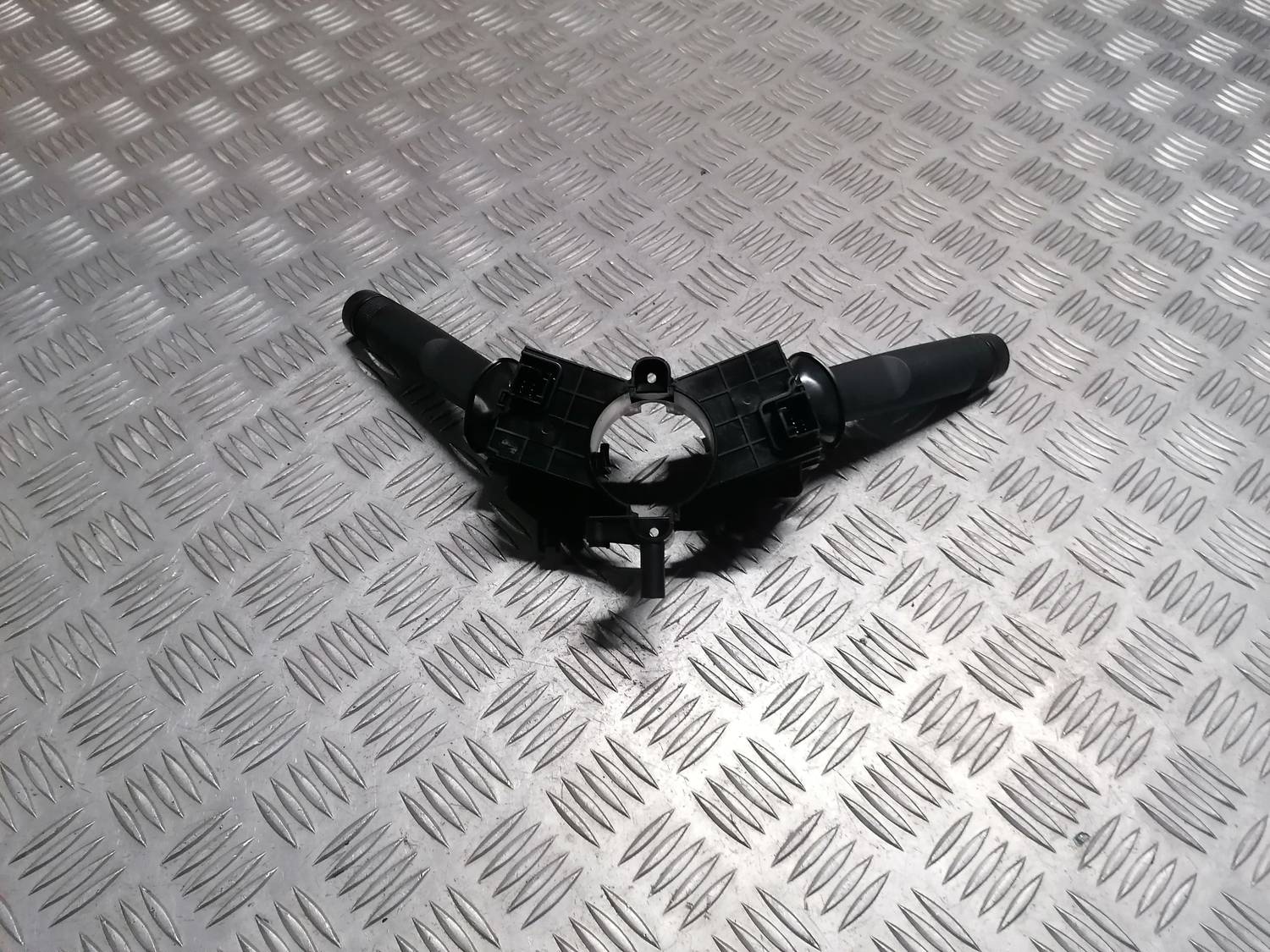 Stūres statnes slēdzis priekš OPEL INSIGNIA SPORTS TOURER 2013 2 Stūres statnes slēdzis priekš OPEL INSIGNIA SPORTS TOURER 2013