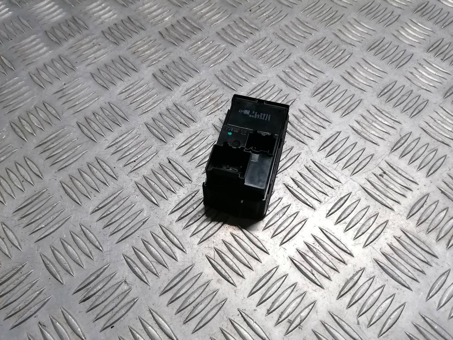 Stikla pacelšanas poga priekš OPEL INSIGNIA SPORTS TOURER 2013 3 Stikla pacelšanas poga priekš OPEL INSIGNIA SPORTS TOURER 2013