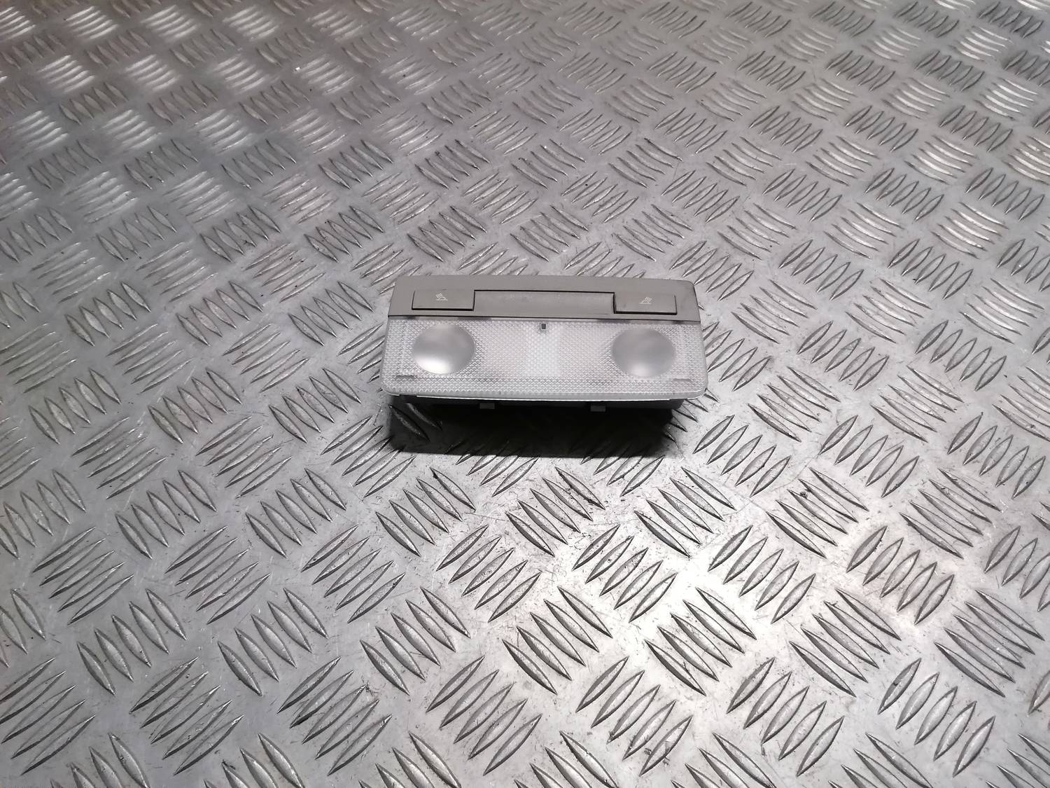 Aizmugurējo sēdvietu apgaismojums priekš OPEL INSIGNIA SPORTS TOURER 2013 1 Aizmugurējo sēdvietu apgaismojums priekš OPEL INSIGNIA SPORTS TOURER 2013