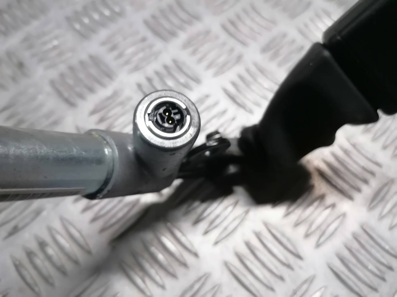 Priekšējās drošības jostas sprādze priekš OPEL INSIGNIA SPORTS TOURER 2013 4 Priekšējās drošības jostas sprādze priekš OPEL INSIGNIA SPORTS TOURER 2013