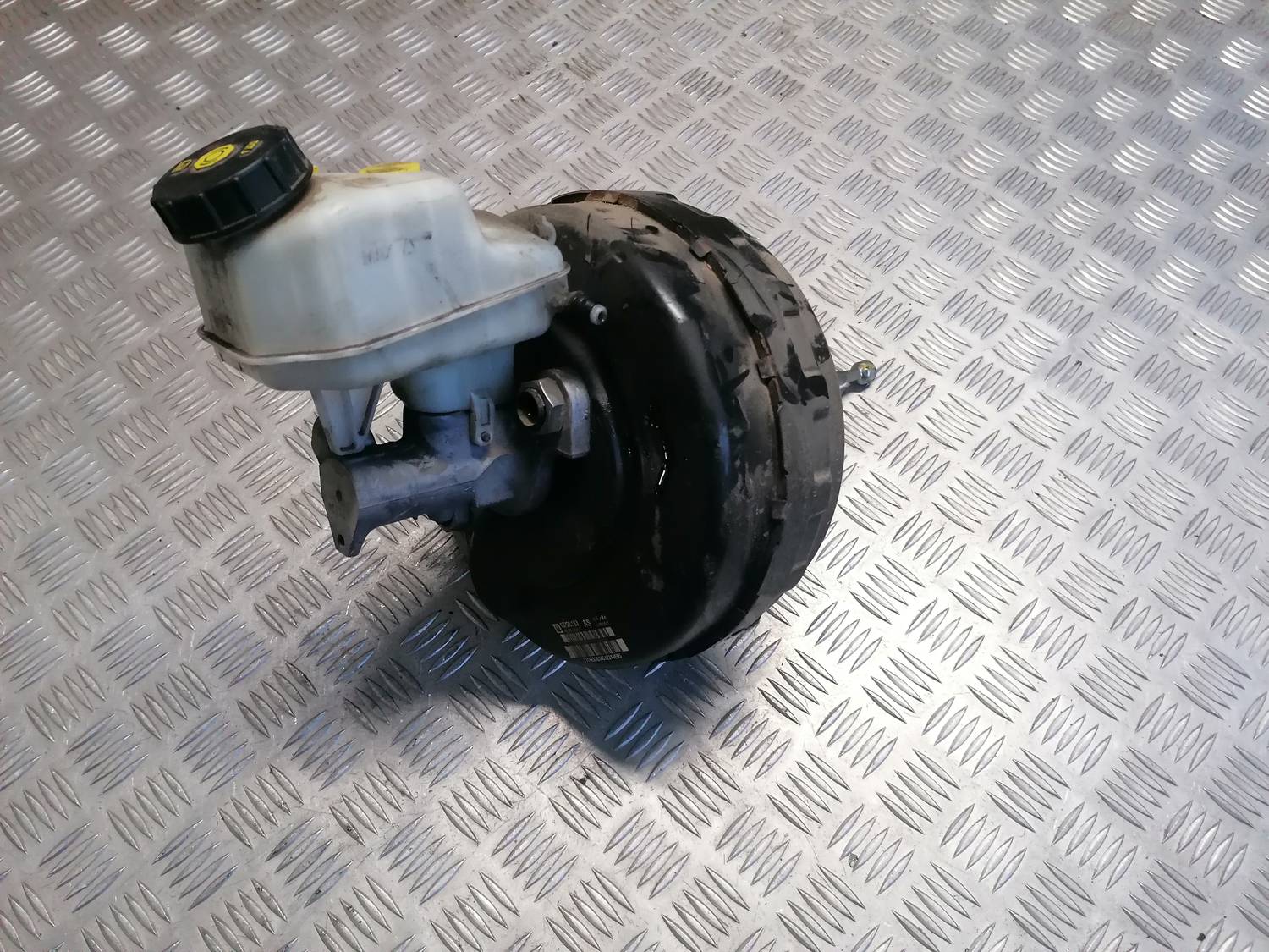 Bremžu pastiprinātāja galvenais cilindrs priekš OPEL INSIGNIA SPORTS TOURER 2013 2 Bremžu pastiprinātāja galvenais cilindrs priekš OPEL INSIGNIA SPORTS TOURER 2013