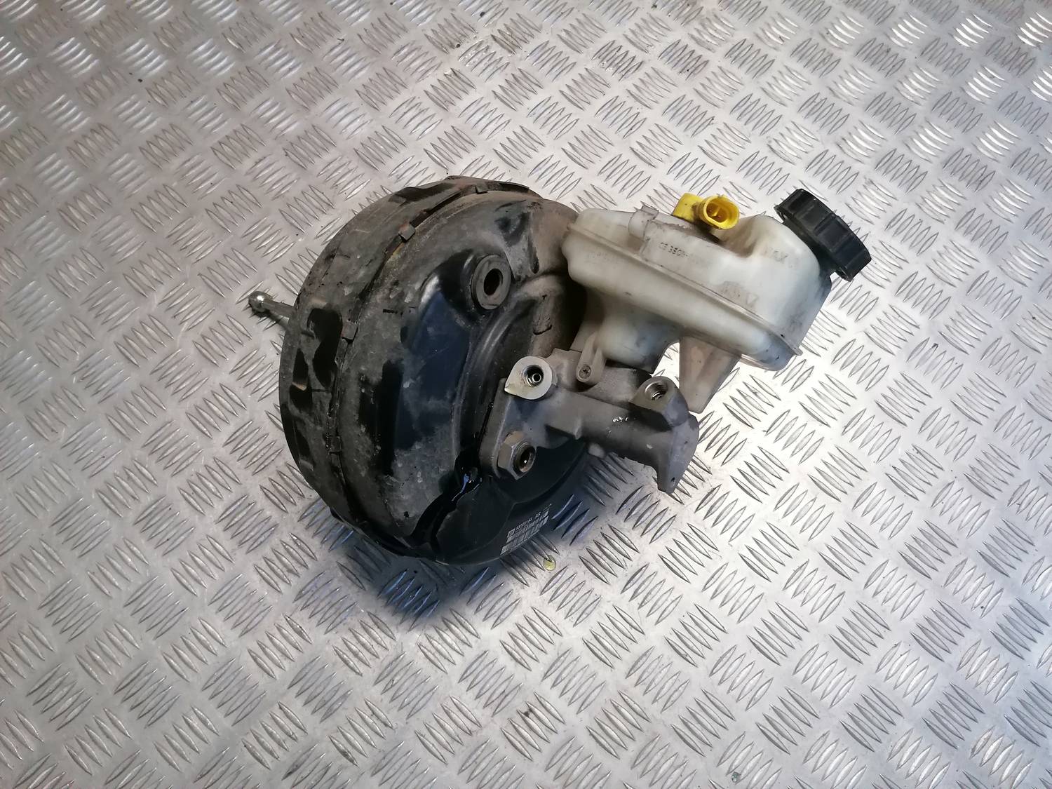 Bremžu pastiprinātāja galvenais cilindrs priekš OPEL INSIGNIA SPORTS TOURER 2013 1 Bremžu pastiprinātāja galvenais cilindrs priekš OPEL INSIGNIA SPORTS TOURER 2013