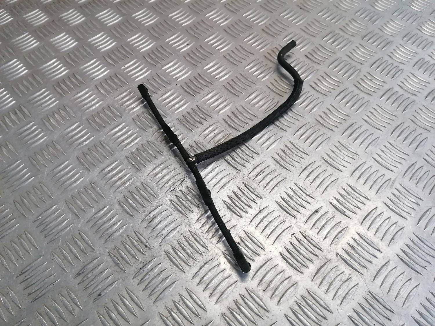 Degvielas atgriešanas caurule priekš OPEL INSIGNIA SPORTS TOURER 2013 2 Degvielas atgriešanas caurule priekš OPEL INSIGNIA SPORTS TOURER 2013