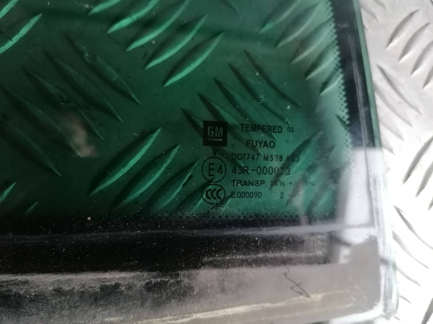 Labo durvju stūra stikls priekš OPEL INSIGNIA SPORTS TOURER 2013 3 Labo durvju stūra stikls priekš OPEL INSIGNIA SPORTS TOURER 2013