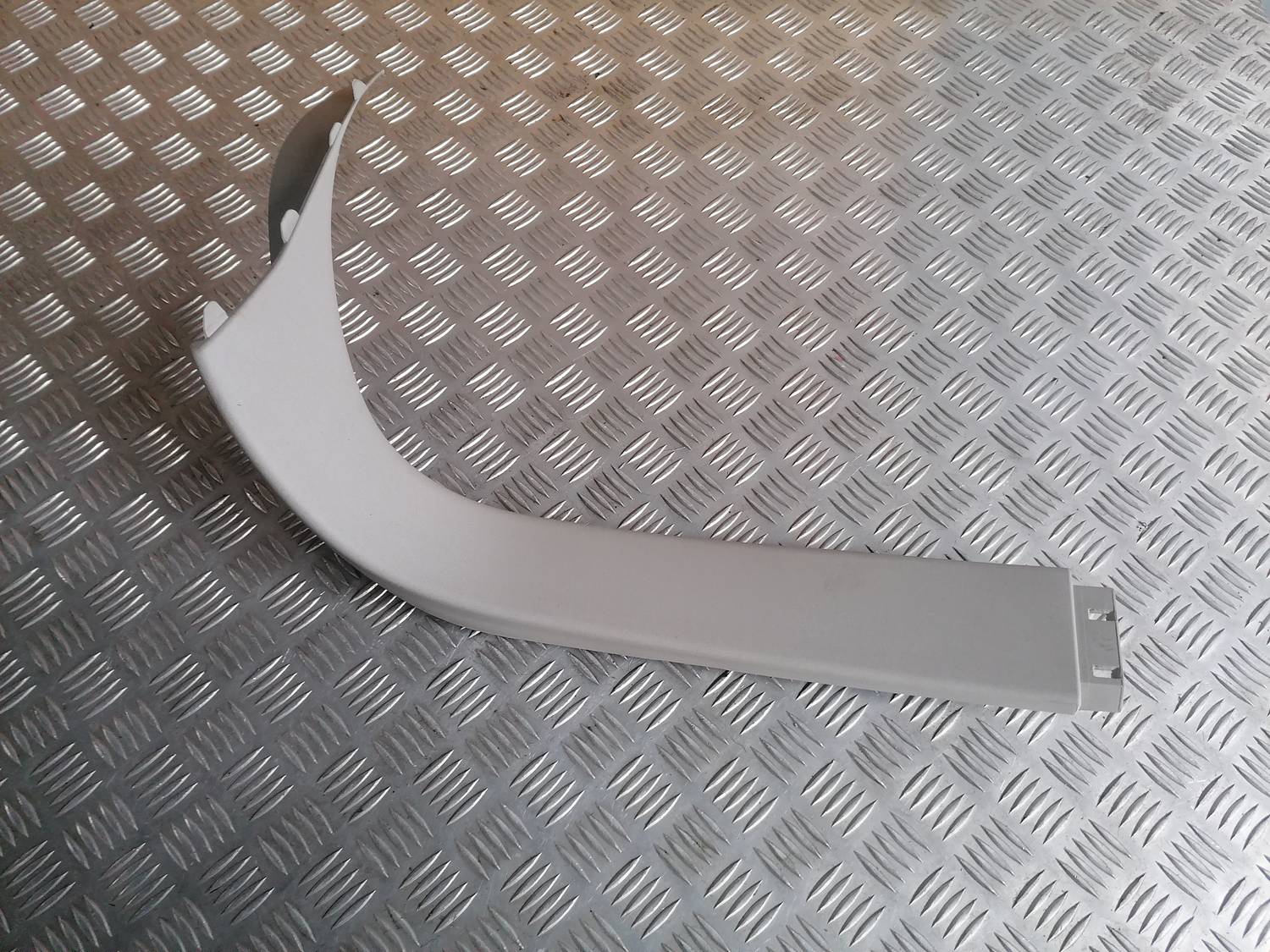 Bagāžnieka vāka apdare priekš OPEL INSIGNIA SPORTS TOURER 2013 1 Bagāžnieka vāka apdare priekš OPEL INSIGNIA SPORTS TOURER 2013