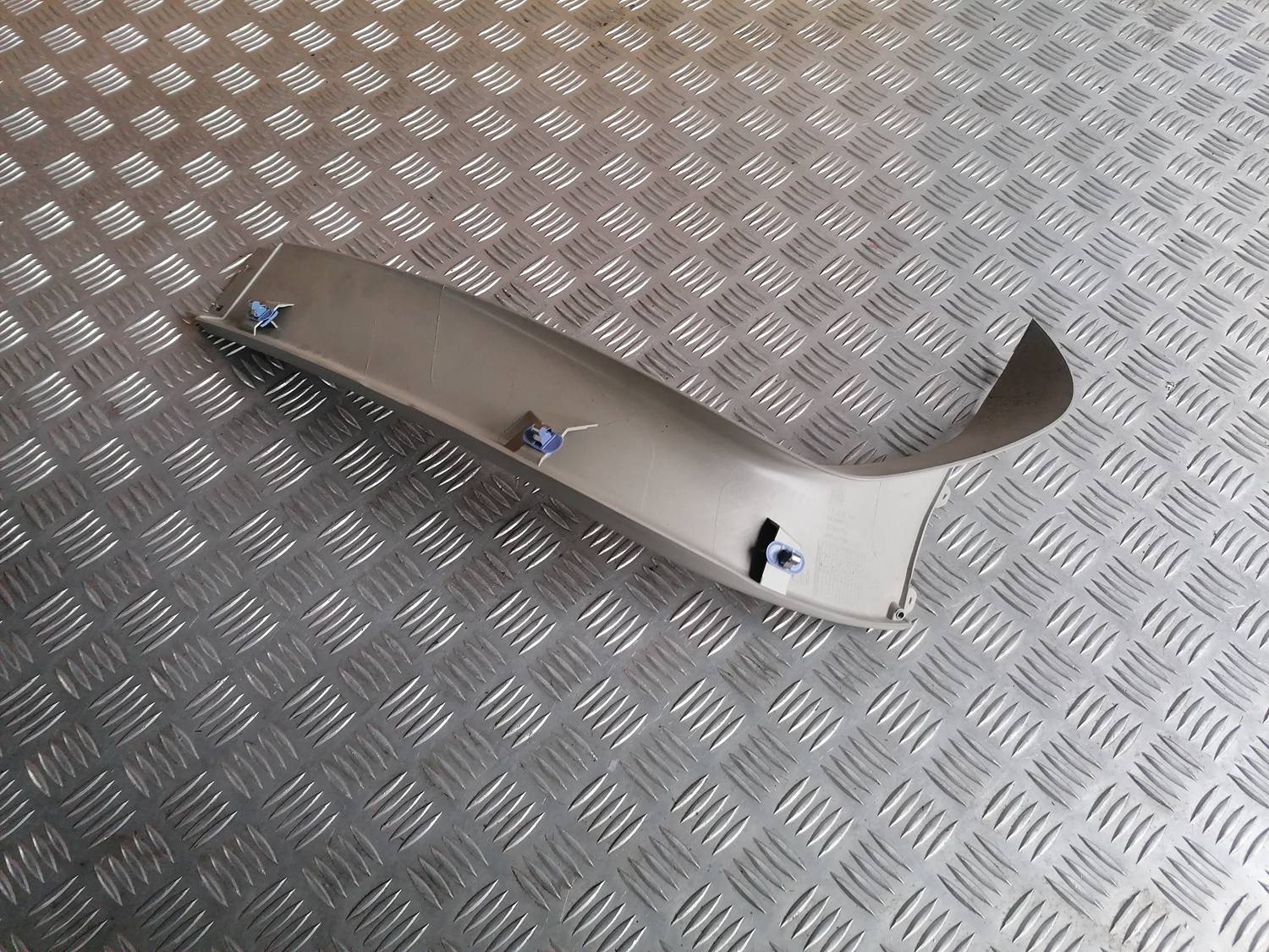 Bagāžnieka vāka apdare priekš OPEL INSIGNIA SPORTS TOURER 2013 2 Bagāžnieka vāka apdare priekš OPEL INSIGNIA SPORTS TOURER 2013