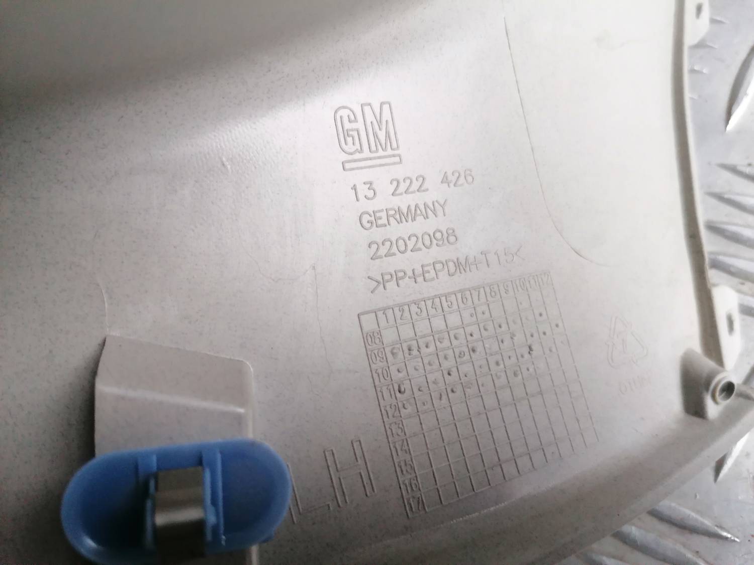 Bagāžnieka vāka apdare priekš OPEL INSIGNIA SPORTS TOURER 2013 3 Bagāžnieka vāka apdare priekš OPEL INSIGNIA SPORTS TOURER 2013