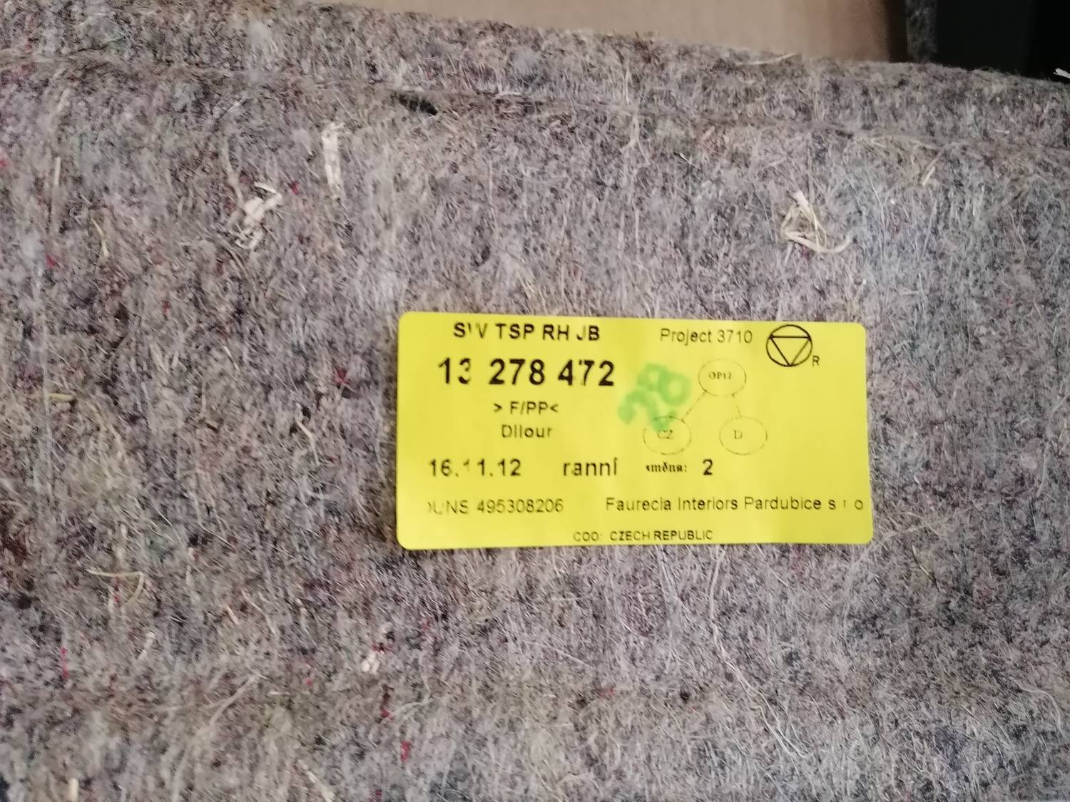 Bagāžnieka nodalījuma sānu apdare priekš OPEL INSIGNIA SPORTS TOURER 2013 4 Bagāžnieka nodalījuma sānu apdare priekš OPEL INSIGNIA SPORTS TOURER 2013