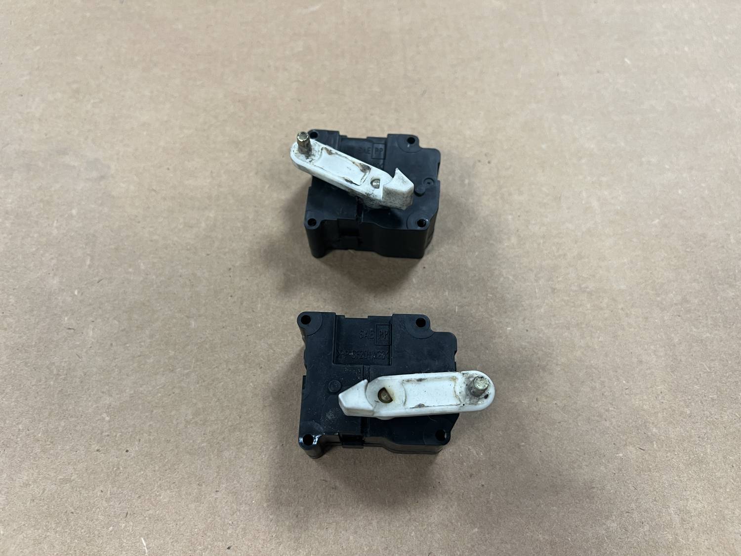 Apsildes sistēmas aktuators priekš VW PHAETON 2003 2 Apsildes sistēmas aktuators priekš VW PHAETON 2003