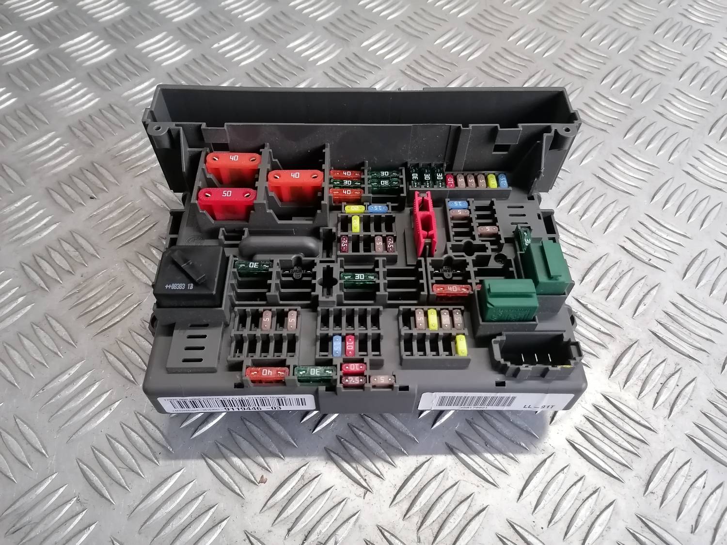 Drošinātāju bloks priekš BMW 318D E91 2008 TOURING 3 Drošinātāju bloks priekš BMW 318D E91 2008 TOURING