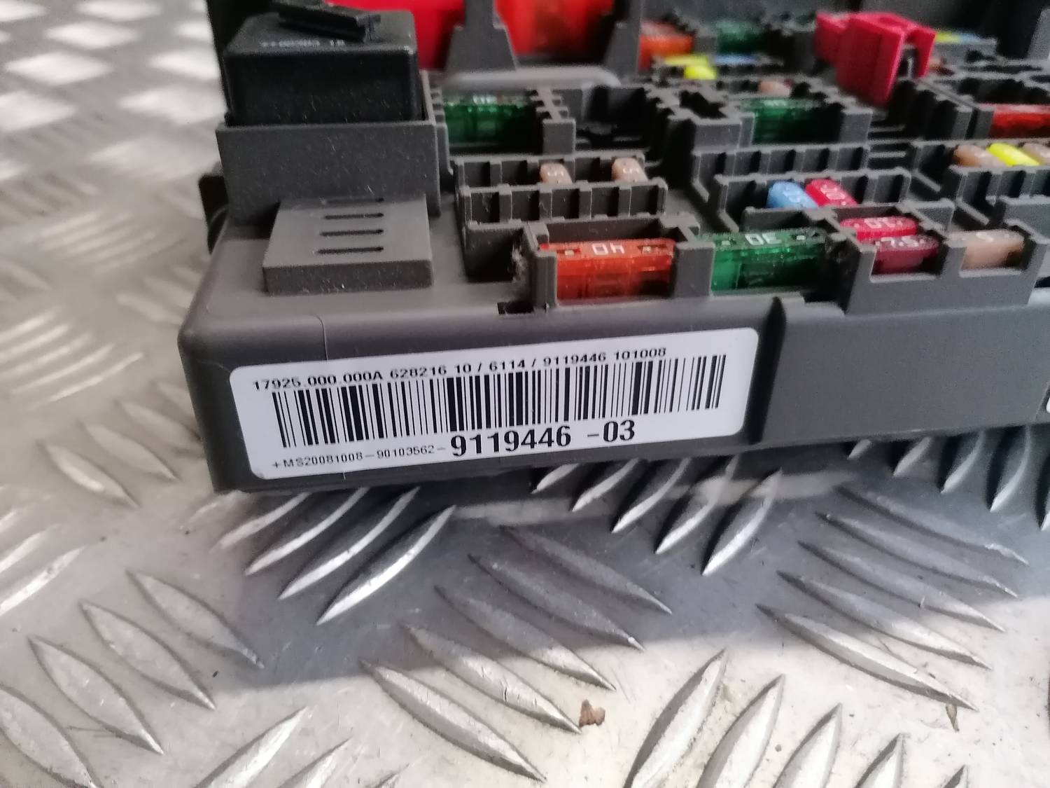 Drošinātāju bloks priekš BMW 318D E91 2008 TOURING 5 Drošinātāju bloks priekš BMW 318D E91 2008 TOURING