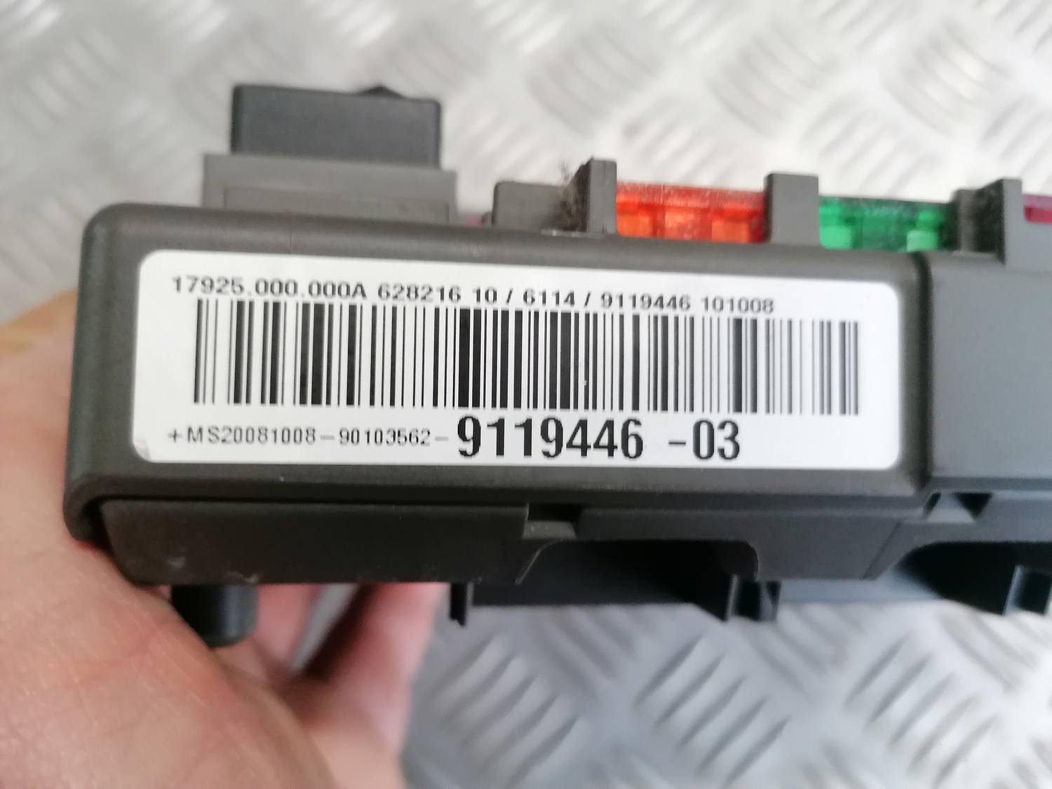 Drošinātāju bloks priekš BMW 318D E91 2008 TOURING 6 Drošinātāju bloks priekš BMW 318D E91 2008 TOURING