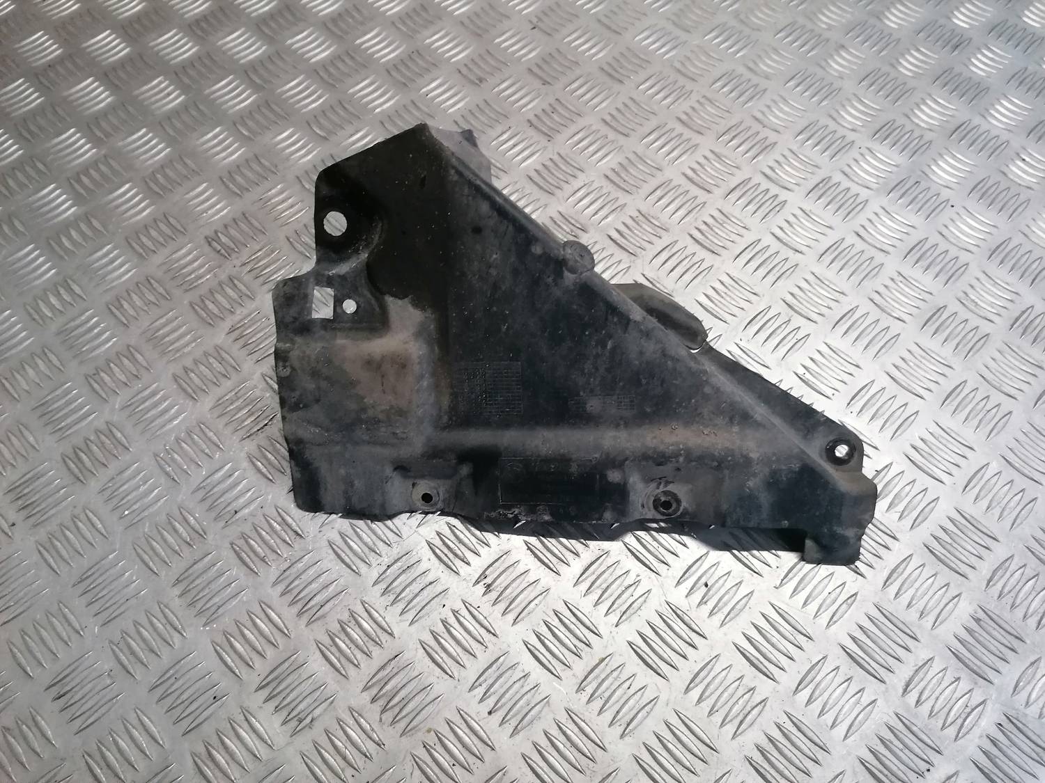 Virsbūves apakšējais aizsargs priekš BMW 318D E91 2008 TOURING 1 Virsbūves apakšējais aizsargs priekš BMW 318D E91 2008 TOURING