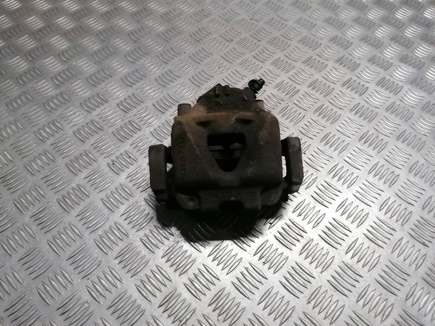 Priekšējais labais suports priekš BMW 318D E91 2008 TOURING 1 Priekšējais labais suports priekš BMW 318D E91 2008 TOURING