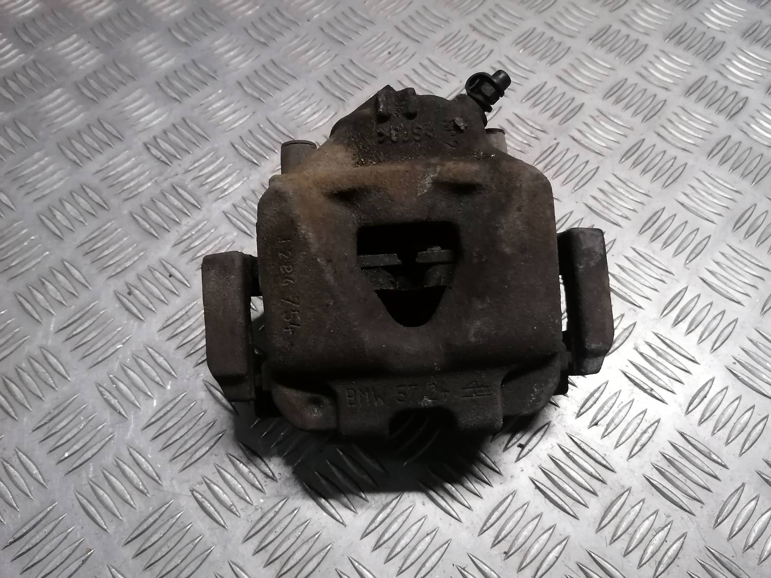 Priekšējais labais suports priekš BMW 318D E91 2008 TOURING 2 Priekšējais labais suports priekš BMW 318D E91 2008 TOURING