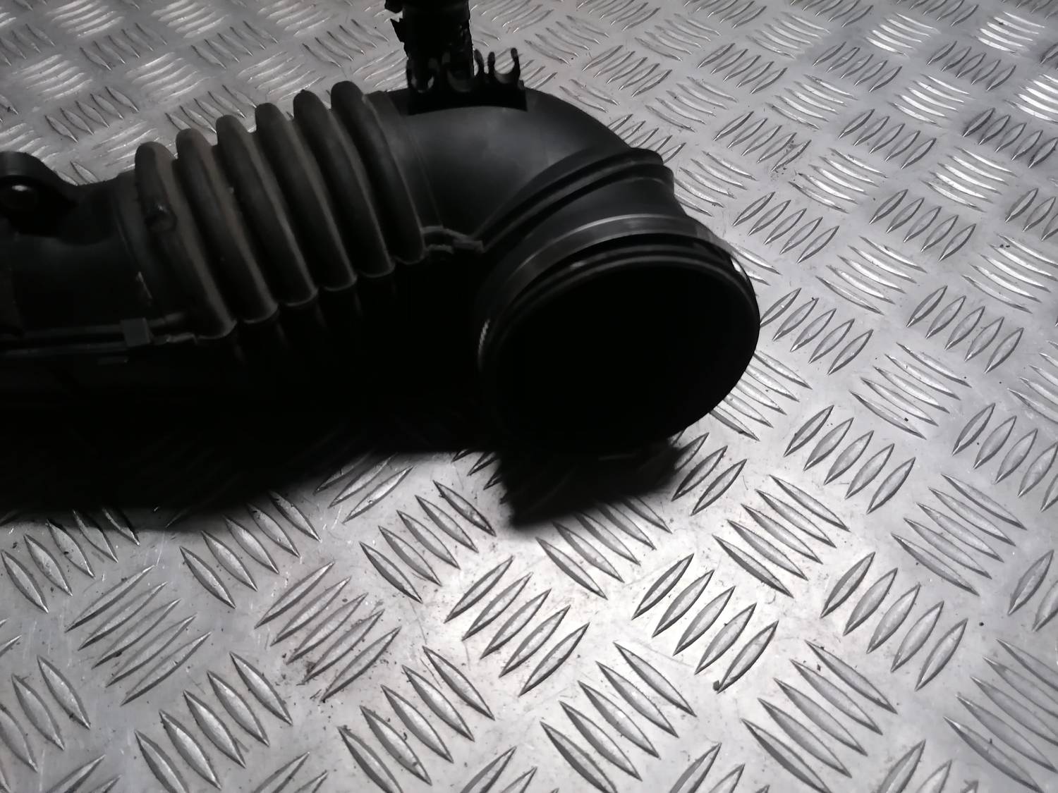 Gaisa filtra korpusa caurule priekš BMW 318D E91 2008 TOURING 4 Gaisa filtra korpusa caurule priekš BMW 318D E91 2008 TOURING