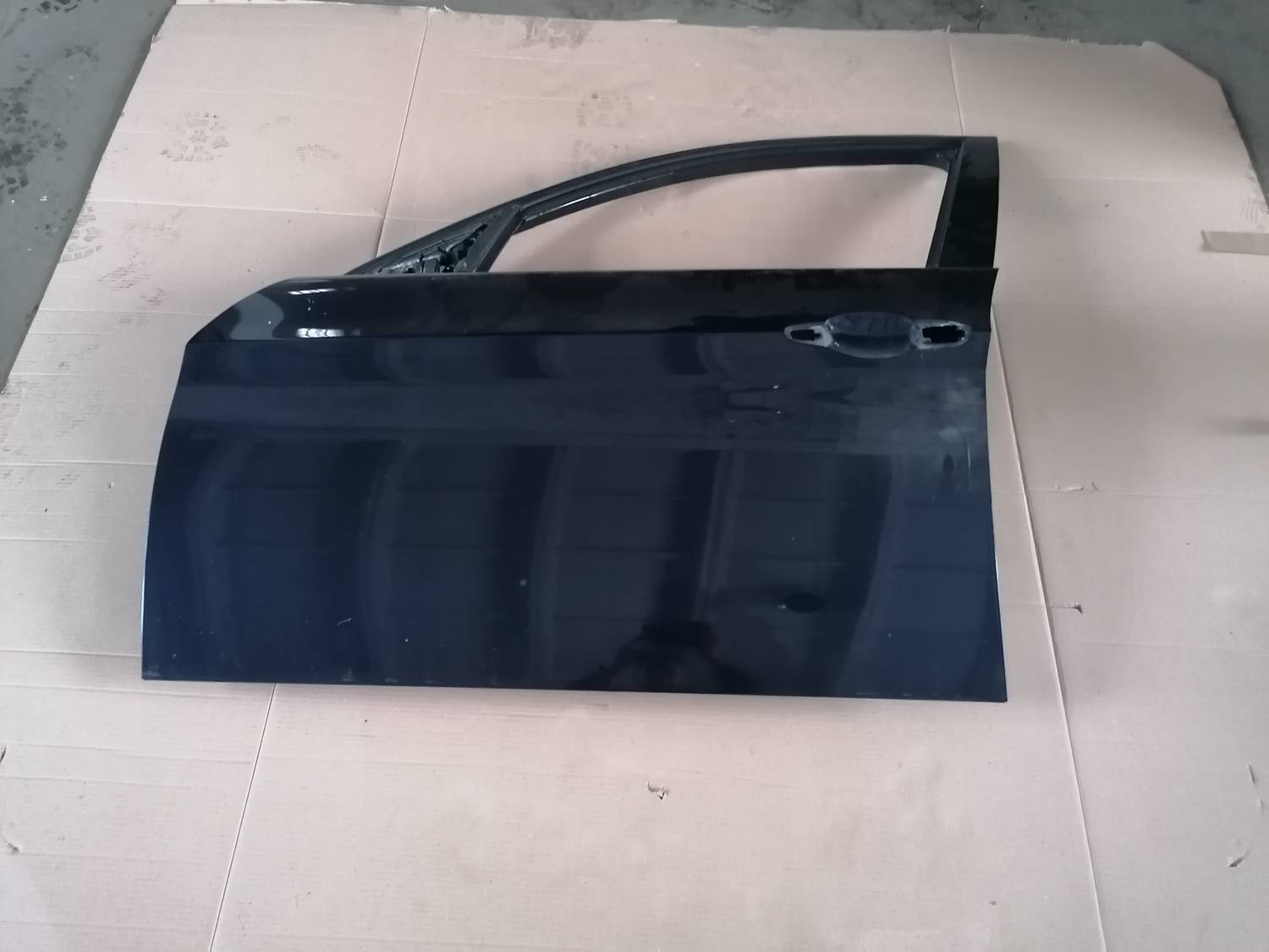 Priekšējās kreisās durvis priekš BMW 318D E91 2008 TOURING 1 Priekšējās kreisās durvis priekš BMW 318D E91 2008 TOURING