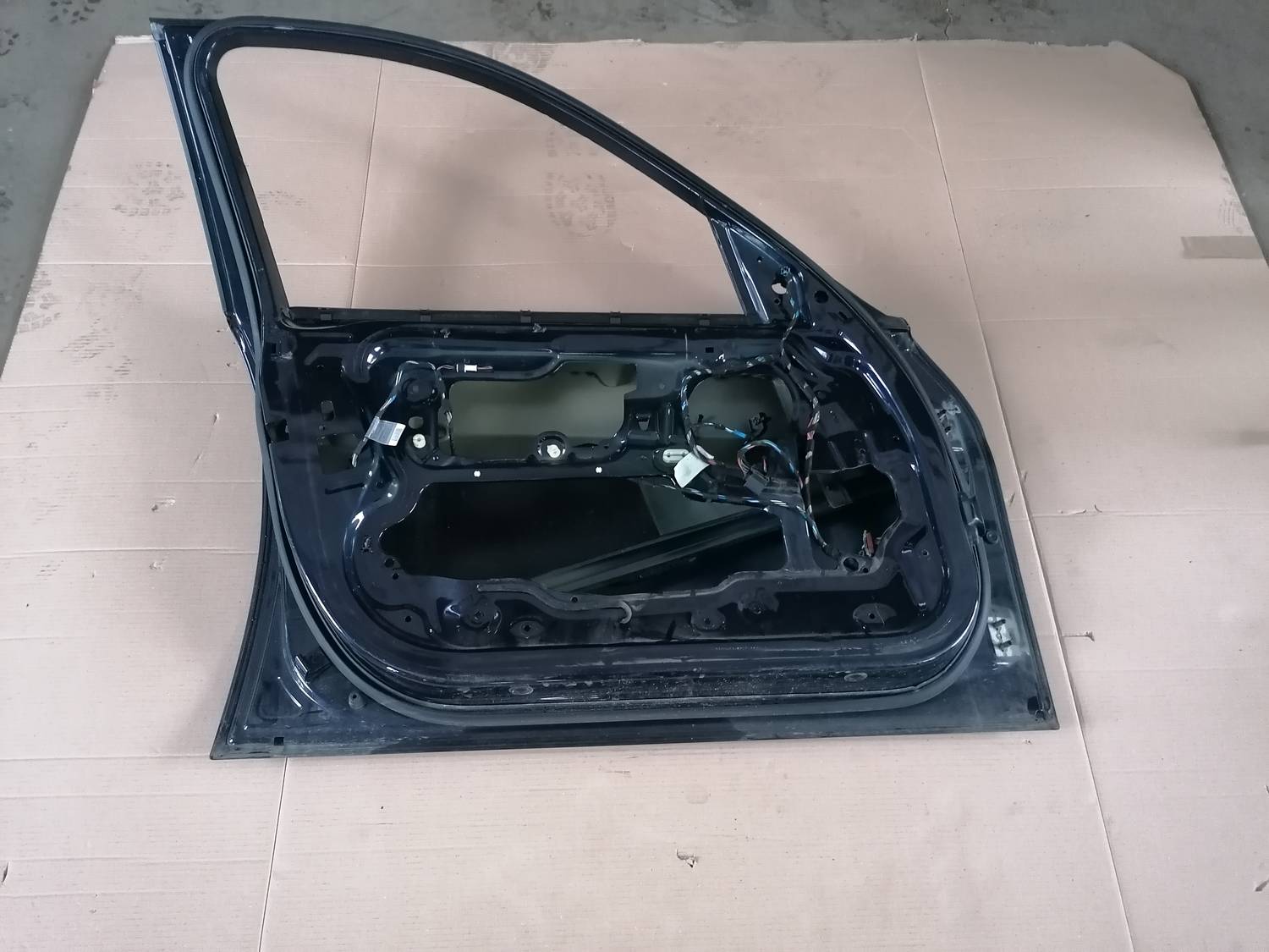 Priekšējās kreisās durvis priekš BMW 318D E91 2008 TOURING 5 Priekšējās kreisās durvis priekš BMW 318D E91 2008 TOURING