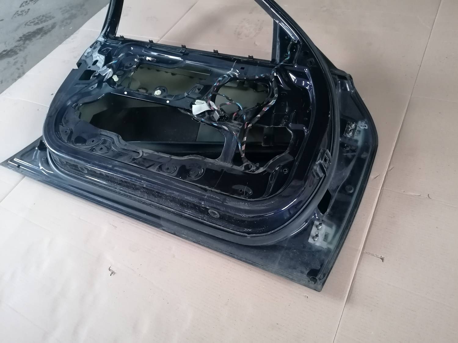 Priekšējās kreisās durvis priekš BMW 318D E91 2008 TOURING 7 Priekšējās kreisās durvis priekš BMW 318D E91 2008 TOURING