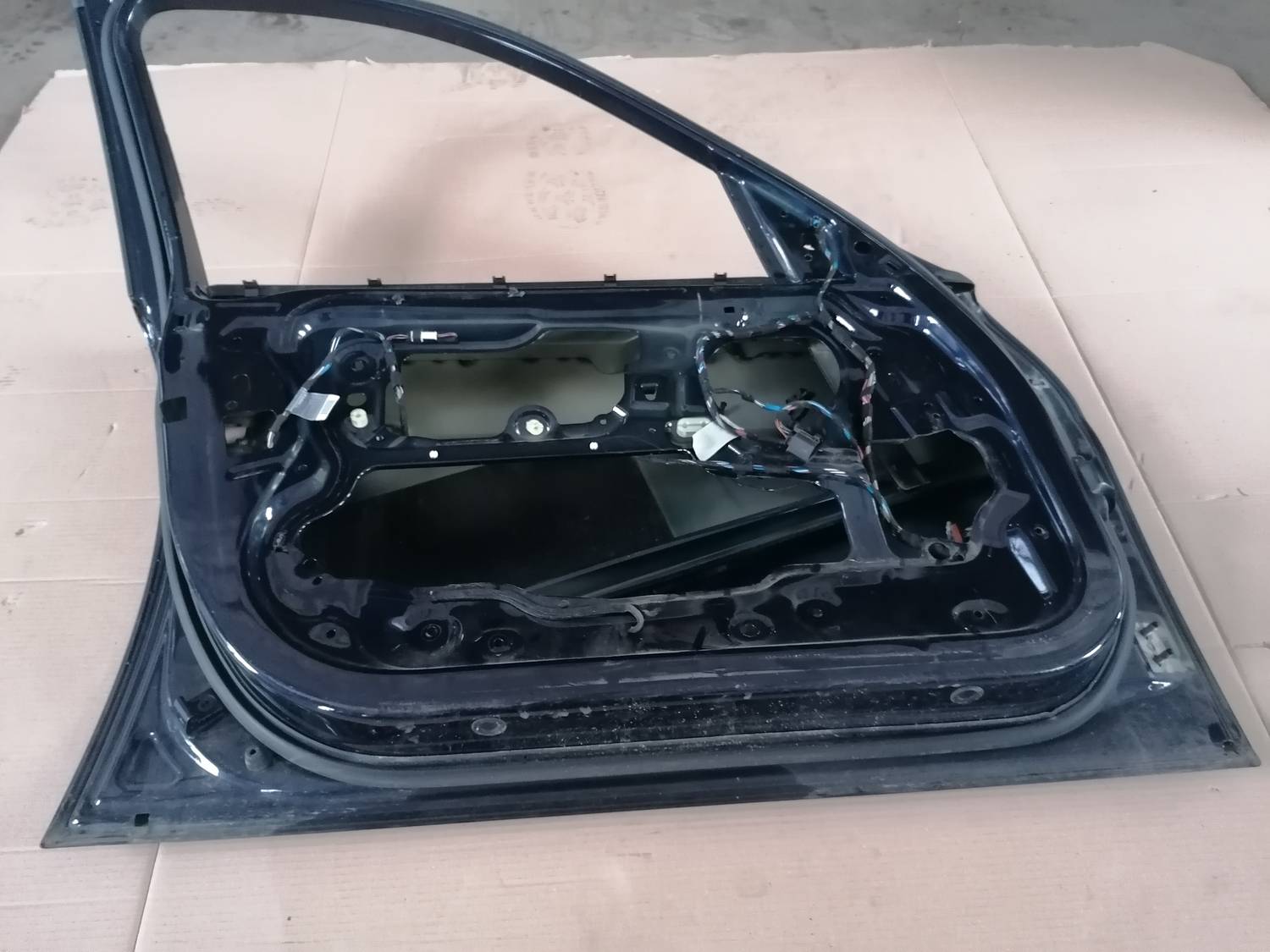 Priekšējās kreisās durvis priekš BMW 318D E91 2008 TOURING 8 Priekšējās kreisās durvis priekš BMW 318D E91 2008 TOURING