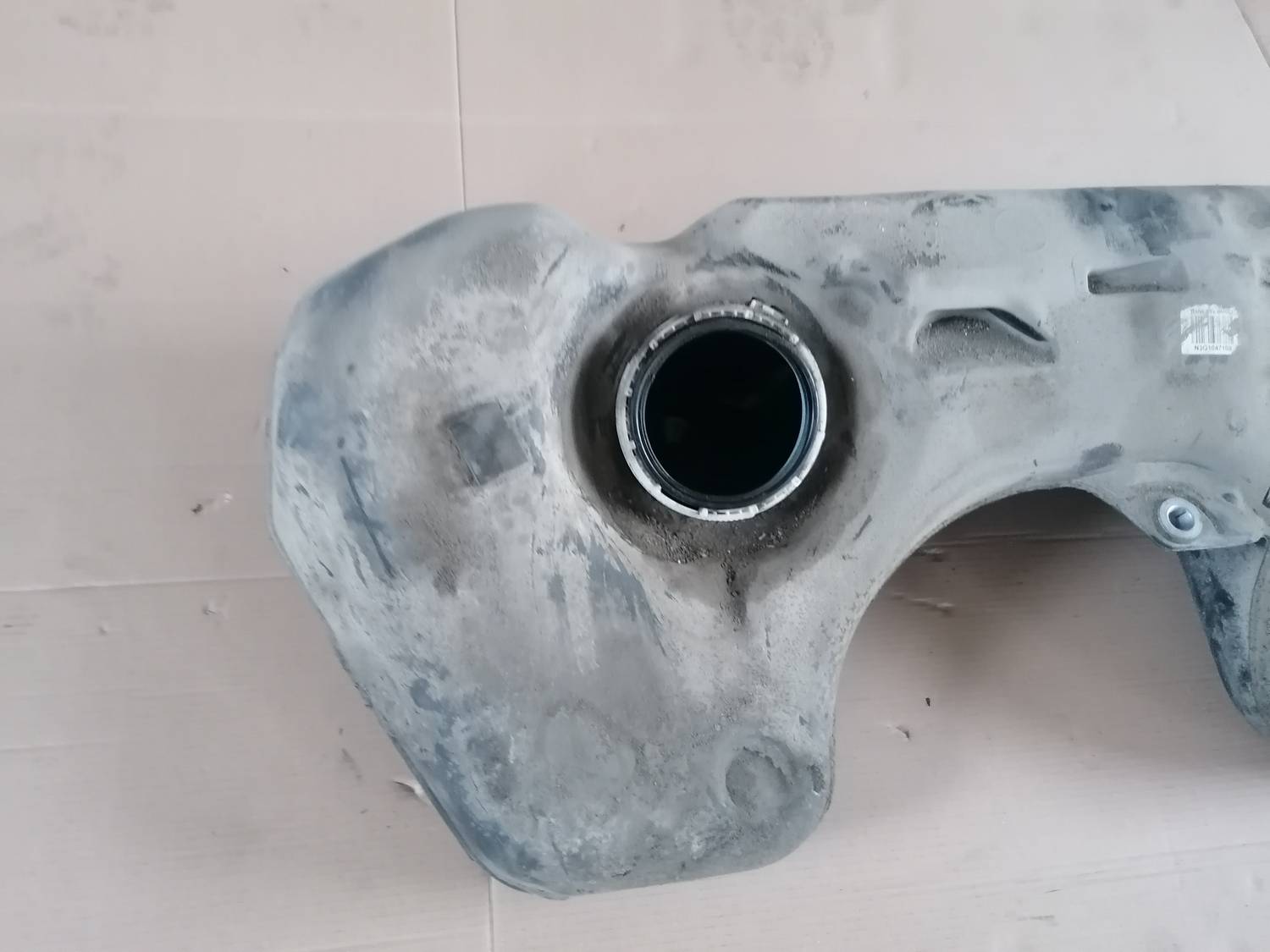 Degvielas tvertne priekš BMW 318D E91 2008 TOURING 2 Degvielas tvertne priekš BMW 318D E91 2008 TOURING