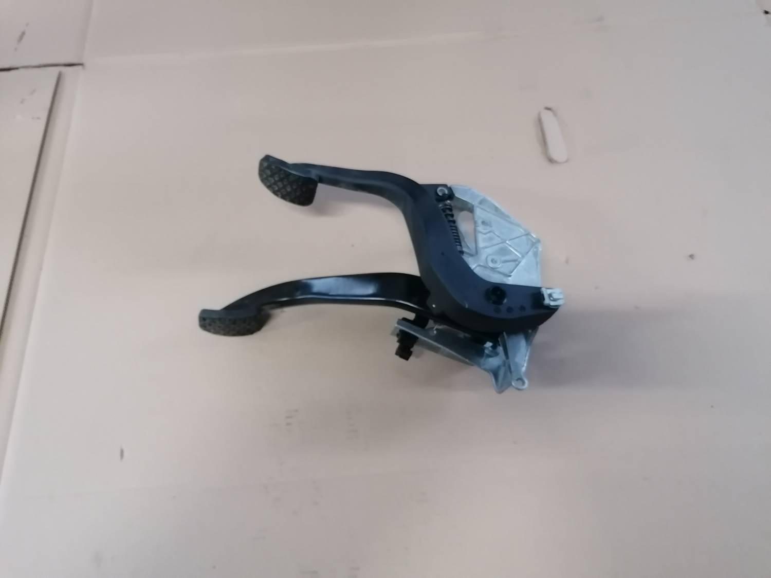 Pedāļu bloks priekš BMW 318D E91 2008 TOURING 3 Pedāļu bloks priekš BMW 318D E91 2008 TOURING