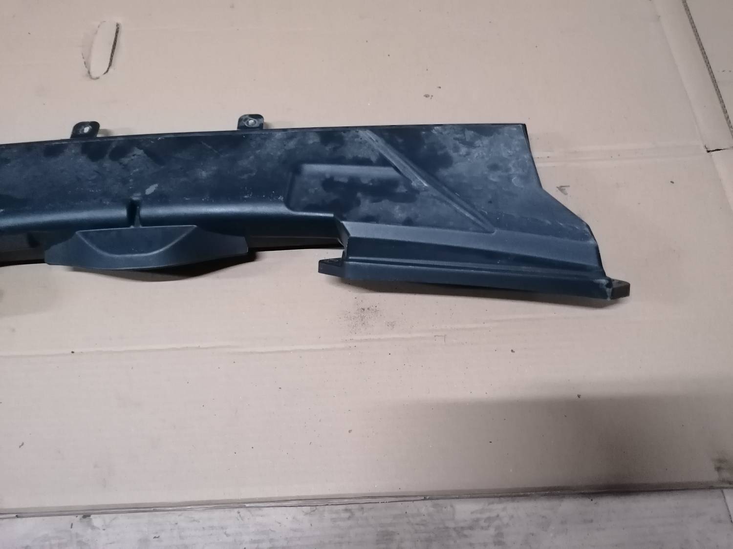 Salona gaisa filtra korpuss priekš BMW 318D E91 2008 TOURING 4 Salona gaisa filtra korpuss priekš BMW 318D E91 2008 TOURING